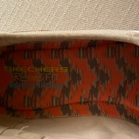 Skechers Ladies size 8.5 slip-ons. - Picture 5 of 5